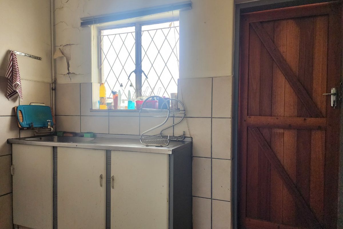 2 Bedroom Apartment in Wilkeville - Photo 4