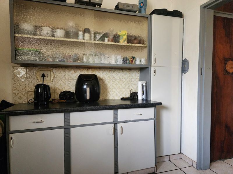 2 Bedroom Apartment in Wilkeville - Photo 2