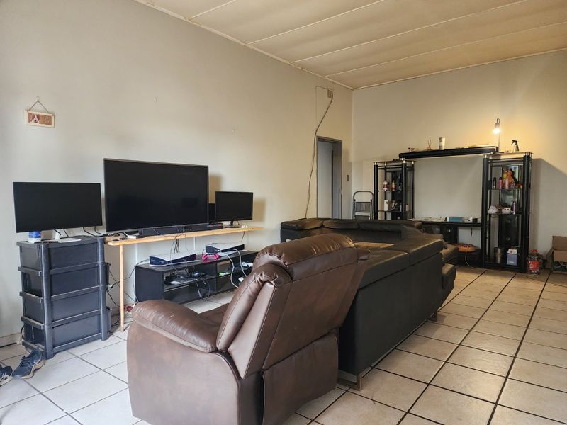 2 Bedroom Apartment in Wilkeville - Photo 1