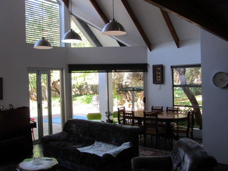 Exclusively listed Architectural inspired, pristine property in a quiet setting with 1 batchelor flatlet. - Photo 6