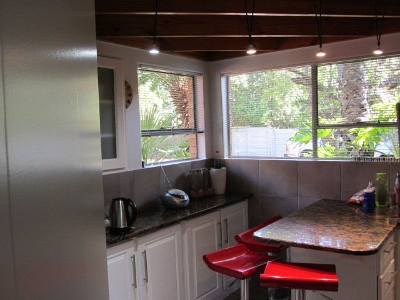 Exclusively listed Architectural inspired, pristine property in a quiet setting with 1 batchelor flatlet. - Photo 8