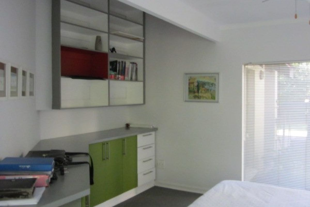 Exclusively listed Architectural inspired, pristine property in a quiet setting with 1 batchelor flatlet. - Photo 5