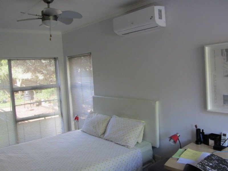 Exclusively listed Architectural inspired, pristine property in a quiet setting with 1 batchelor flatlet. - Photo 4