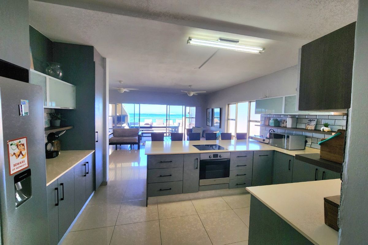 Umdloti Beachfront - beautiful 3 bedroom apartment in a great location - available 1st of February - Photo 4