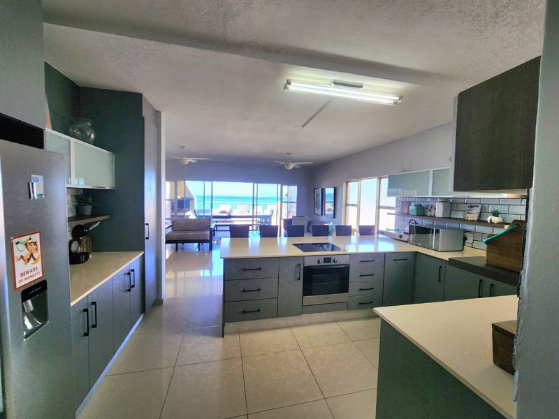 Umdloti Beachfront - beautiful 3 bedroom apartment in a great location - available 1st of February - Photo 4