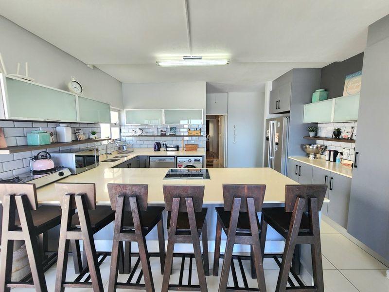 Umdloti Beachfront - beautiful 3 bedroom apartment in a great location - available 1st of February - Photo 6