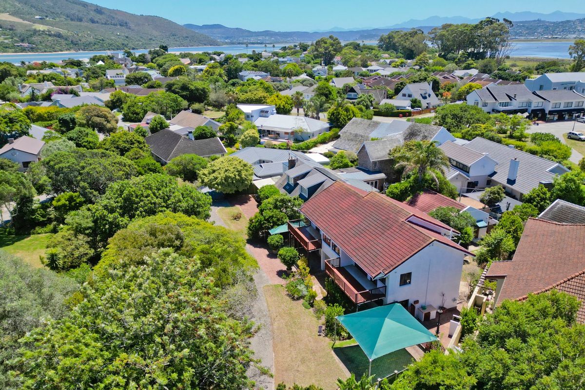 Spacious Family Home on Leisure Isle - Photo 4