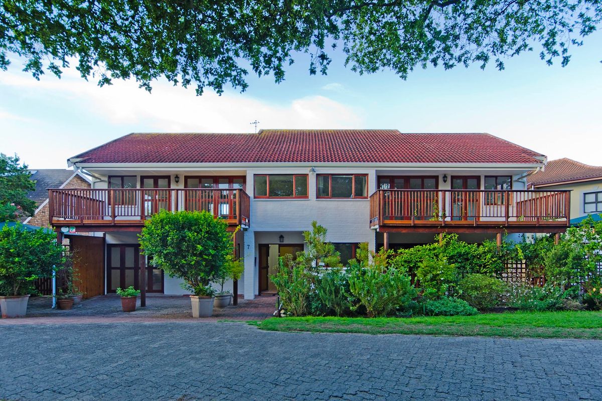 Spacious Family Home on Leisure Isle - Photo 2