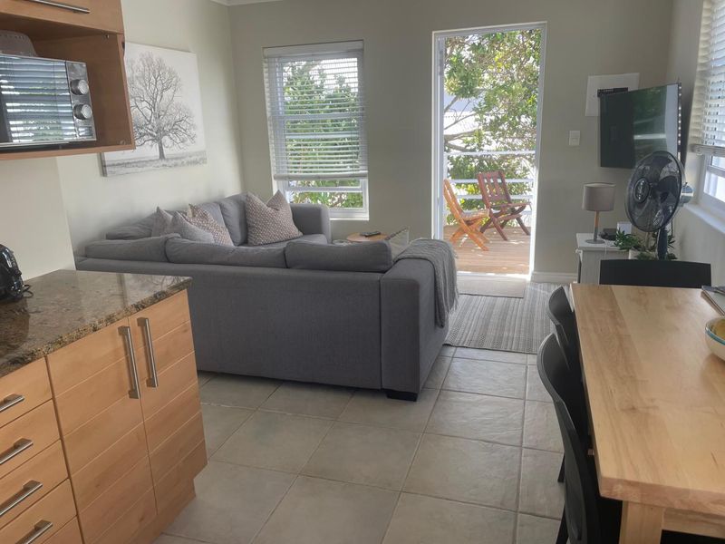 Thesen Island - Furnished 2-Bedroom Apartment - Photo 3