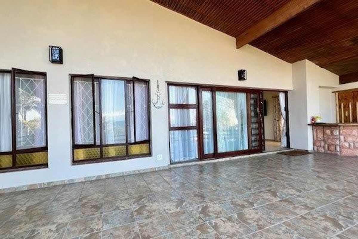 Newly Renovated Home In Uvongo With Sea Views - Photo 5