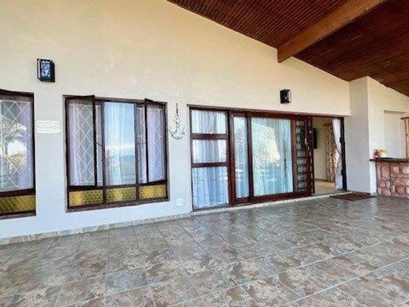 Newly Renovated Home In Uvongo With Sea Views - Photo 5