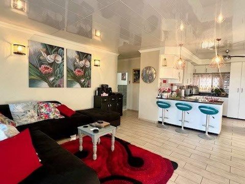 Newly Renovated Home In Uvongo With Sea Views - Photo 7