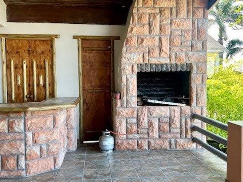 Newly Renovated Home In Uvongo With Sea Views - Photo 6