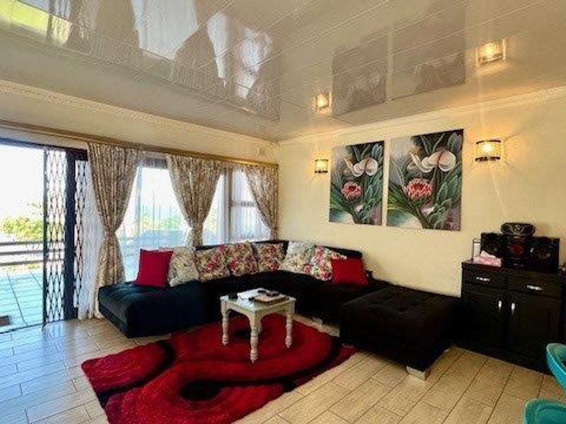 Newly Renovated Home In Uvongo With Sea Views - Photo 10
