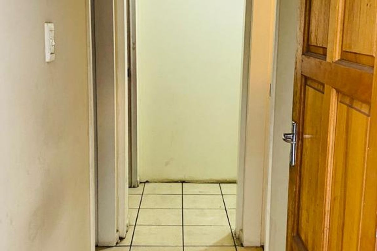 Beautiful two bedroom flat for sale. Ideal for Student Accommodation. - Photo 2