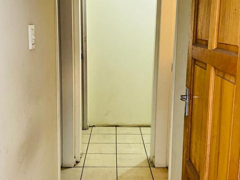 Beautiful two bedroom flat for sale. Ideal for Student Accommodation. - Photo 2