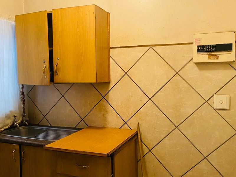 Beautiful two bedroom flat for sale. Ideal for Student Accommodation. - Photo 9