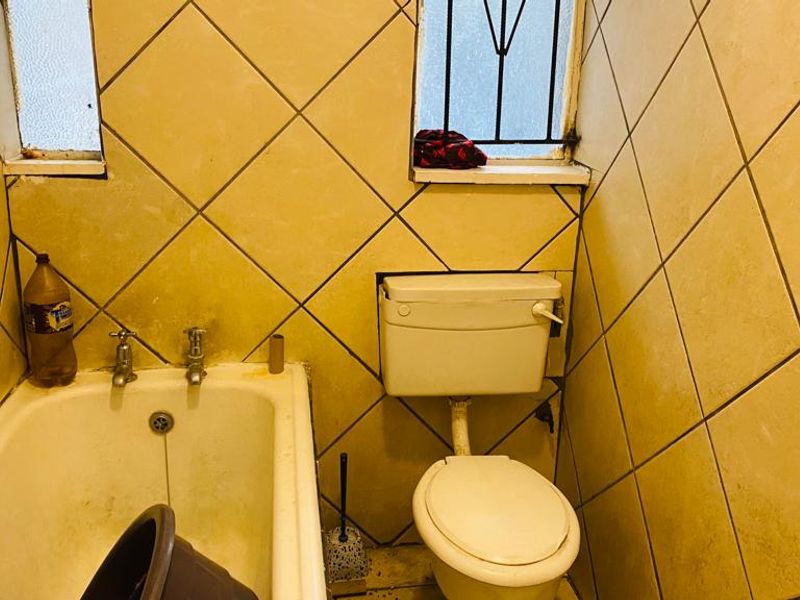 Beautiful two bedroom flat for sale. Ideal for Student Accommodation. - Photo 10