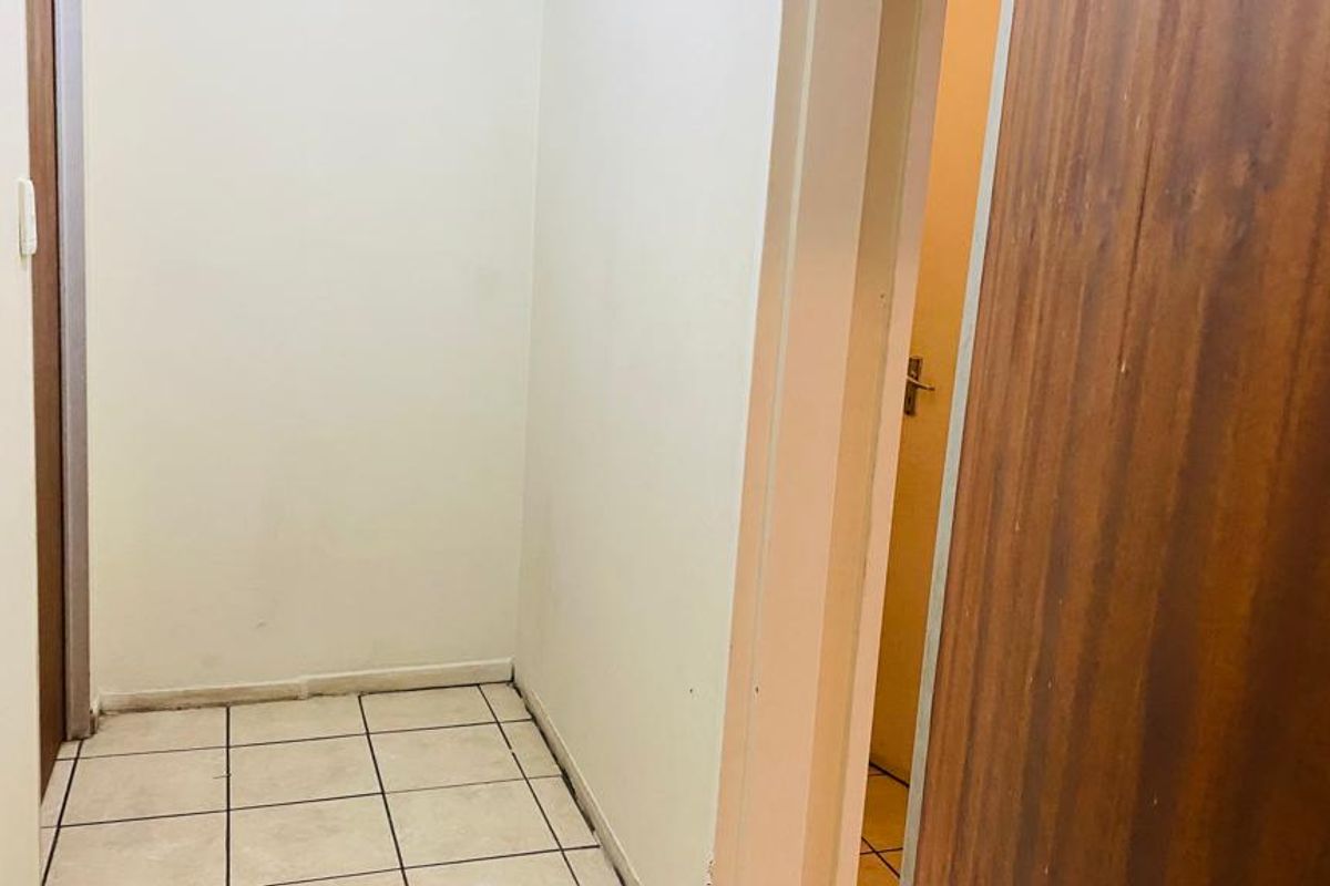 Beautiful two bedroom flat for sale. Ideal for Student Accommodation. - Photo 4