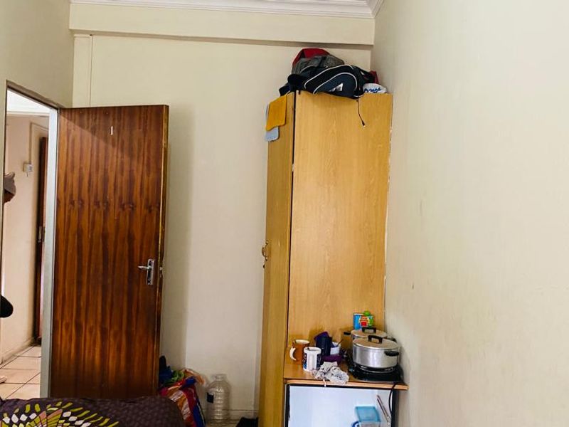 Beautiful two bedroom flat for sale. Ideal for Student Accommodation. - Photo 7