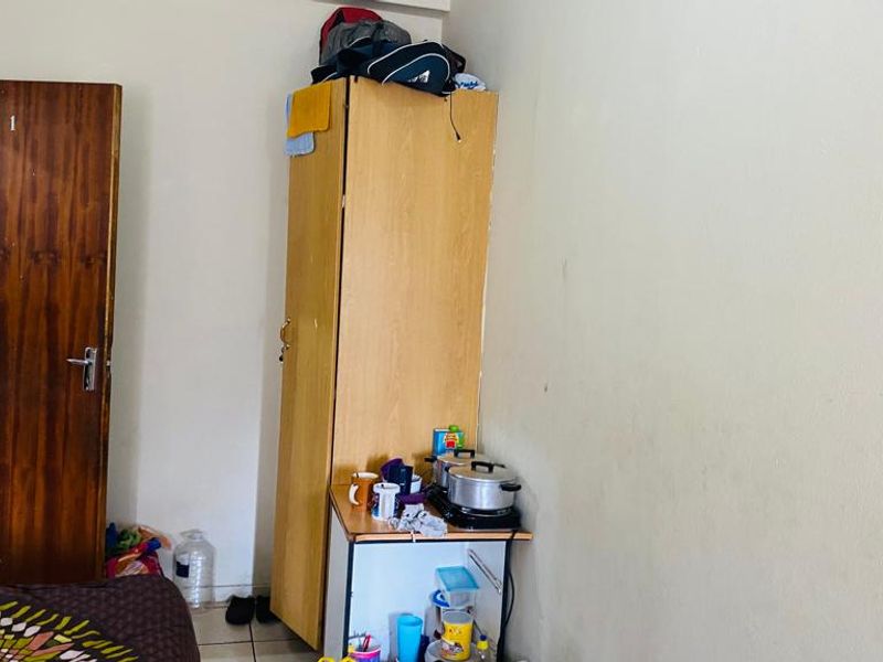 Beautiful two bedroom flat for sale. Ideal for Student Accommodation. - Photo 5