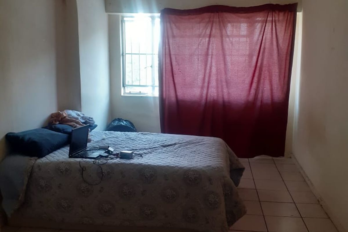 Beautiful two bedroom flat for sale near Monntheo College, Bloemfontein Central - Photo 2