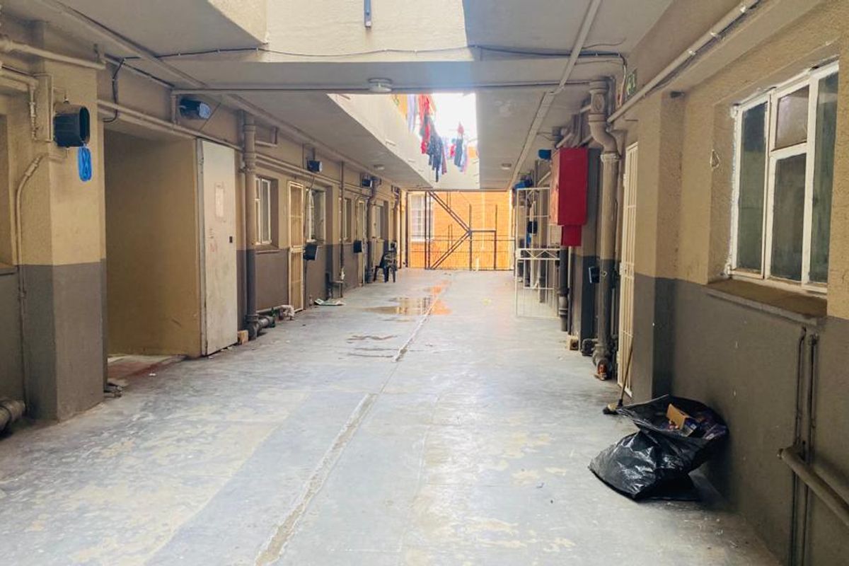 Beautiful two bedroom flat for sale near Monntheo College, Bloemfontein Central - Photo 5