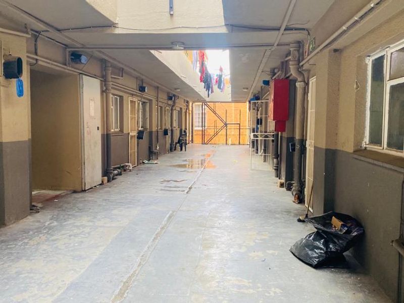 Beautiful two bedroom flat for sale near Monntheo College, Bloemfontein Central - Photo 5