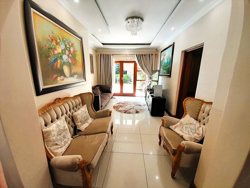 Gorgeous Double Storey Mansion - Photo 8