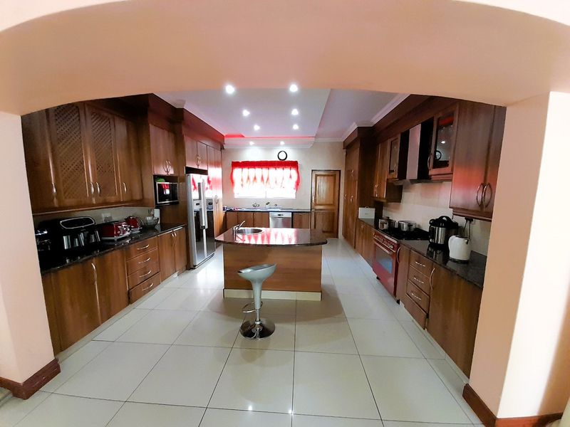 Gorgeous Double Storey Mansion - Photo 7
