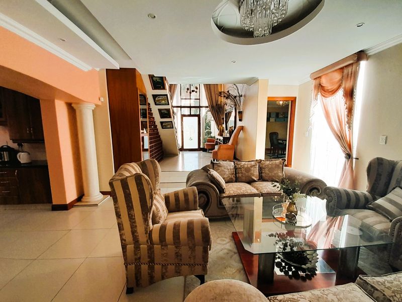 Gorgeous Double Storey Mansion - Photo 5