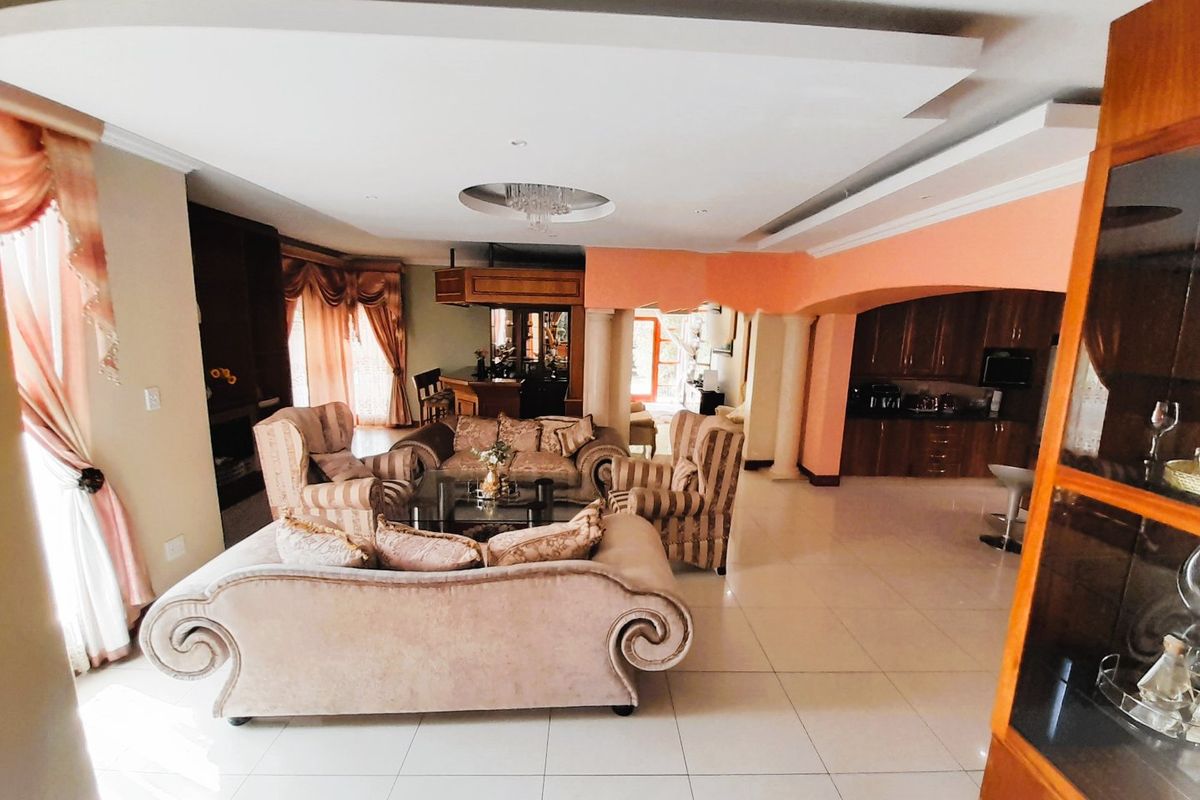 Gorgeous Double Storey Mansion - Photo 4