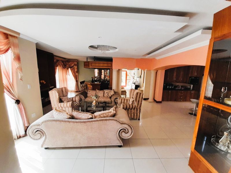 Gorgeous Double Storey Mansion - Photo 4