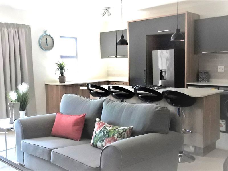 SPACIOUS, CORNER TWO BEDROOM TWO BATH SPACIOUS FLAT on 1st Floor - Photo 2