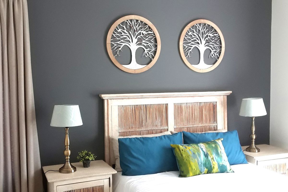 SPACIOUS, CORNER TWO BEDROOM TWO BATH SPACIOUS FLAT on 1st Floor - Photo 3