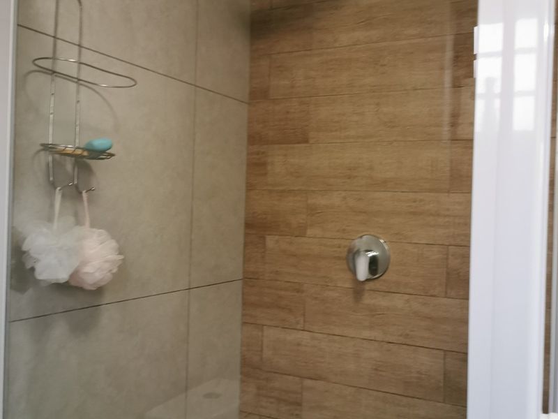 SPACIOUS, CORNER TWO BEDROOM TWO BATH SPACIOUS FLAT on 1st Floor - Photo 7