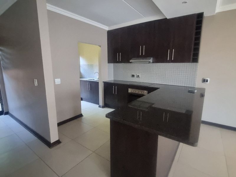 Impeccably designed townhouse for sale in Wild Olive - Photo 8