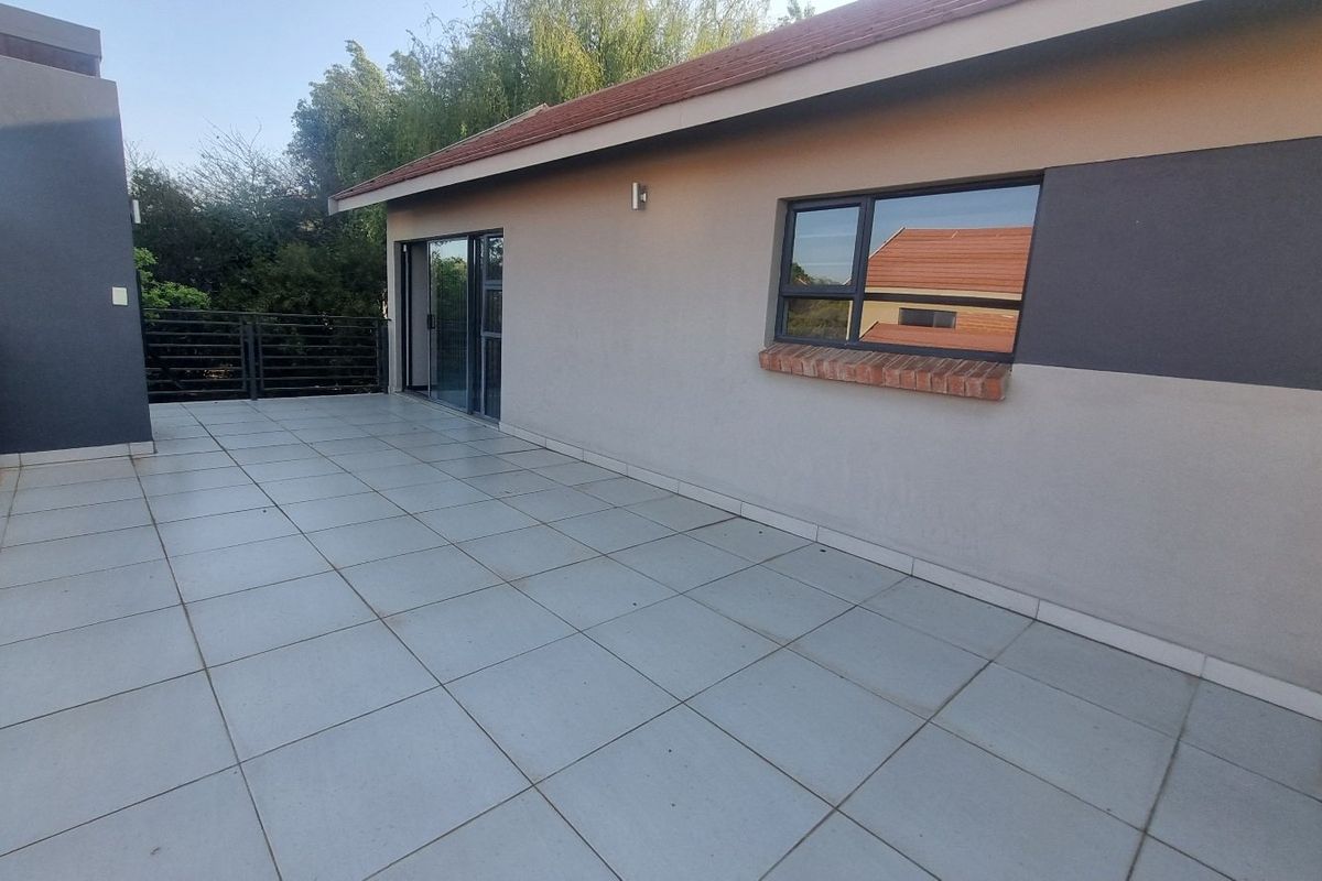 Impeccably designed townhouse for sale in Wild Olive - Photo 3