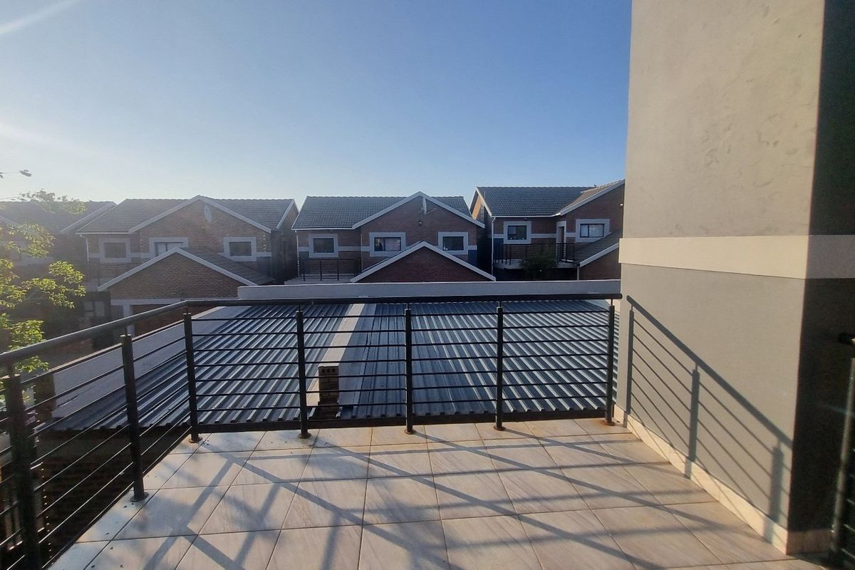 Bespoke townhouse on offer in Heuwelsig - Photo 2