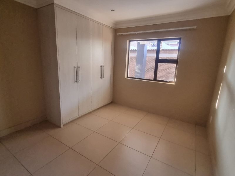 Bespoke townhouse on offer in Heuwelsig - Photo 10