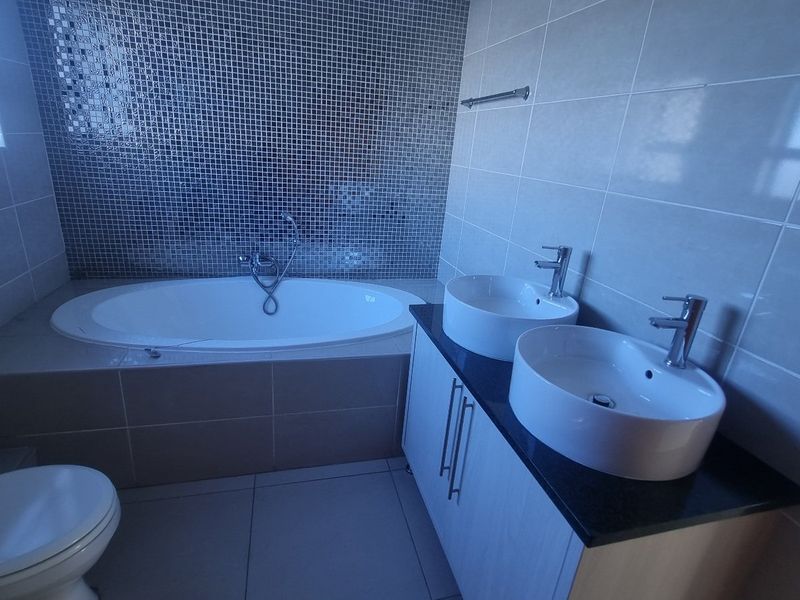 Bespoke townhouse on offer in Heuwelsig - Photo 8