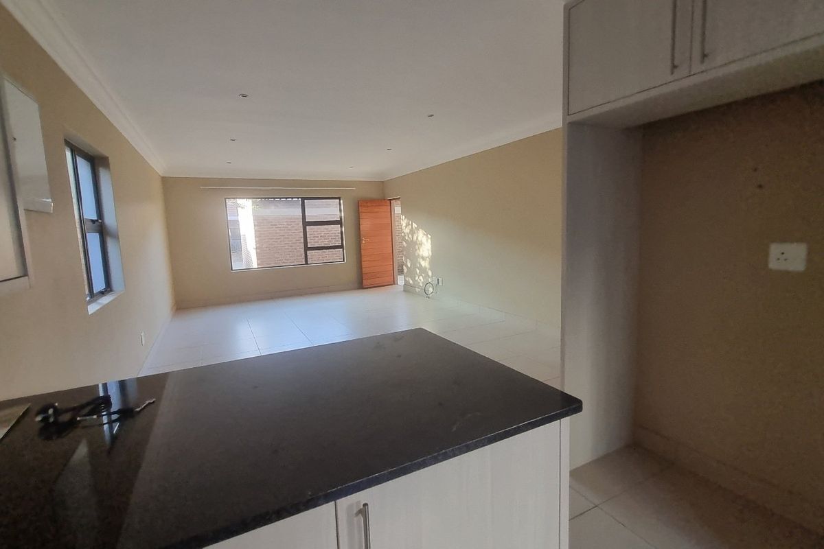 Bespoke townhouse on offer in Heuwelsig - Photo 4