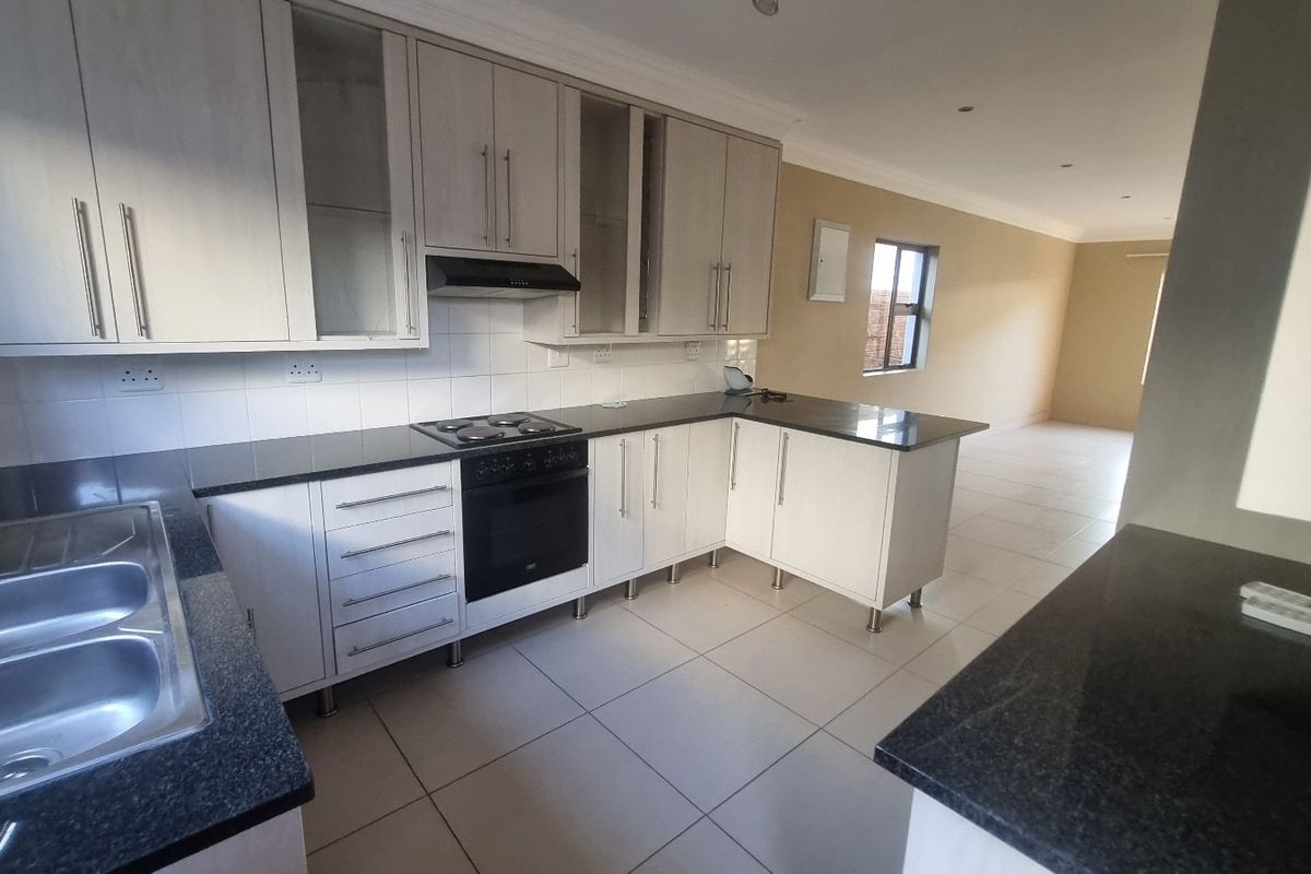 Bespoke townhouse on offer in Heuwelsig - Photo 3