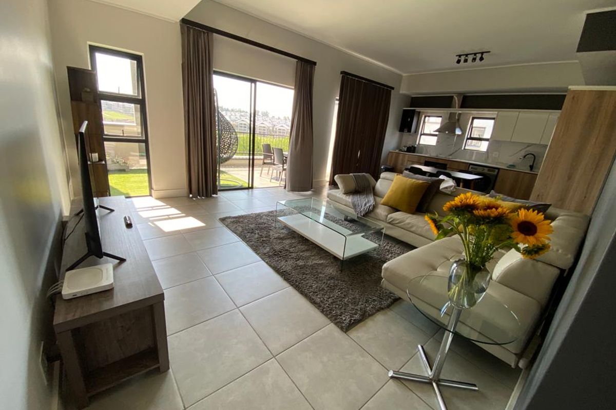 Modern 2 Bed Flat in Waterfall with Balcony - Photo 2