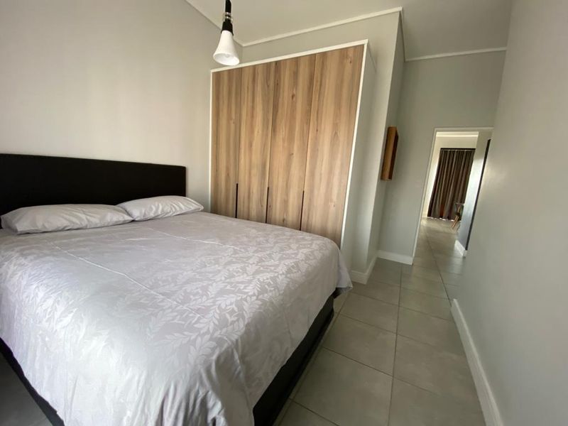 Modern 2 Bed Flat in Waterfall with Balcony - Photo 9