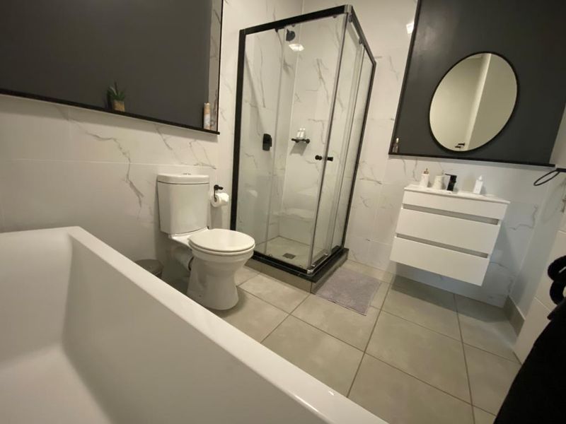Modern 2 Bed Flat in Waterfall with Balcony - Photo 6