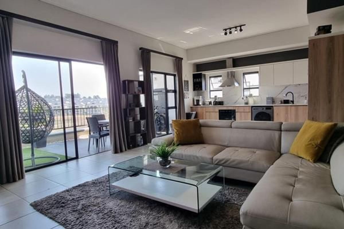 Modern 2 Bed Flat in Waterfall with Balcony - Photo 5