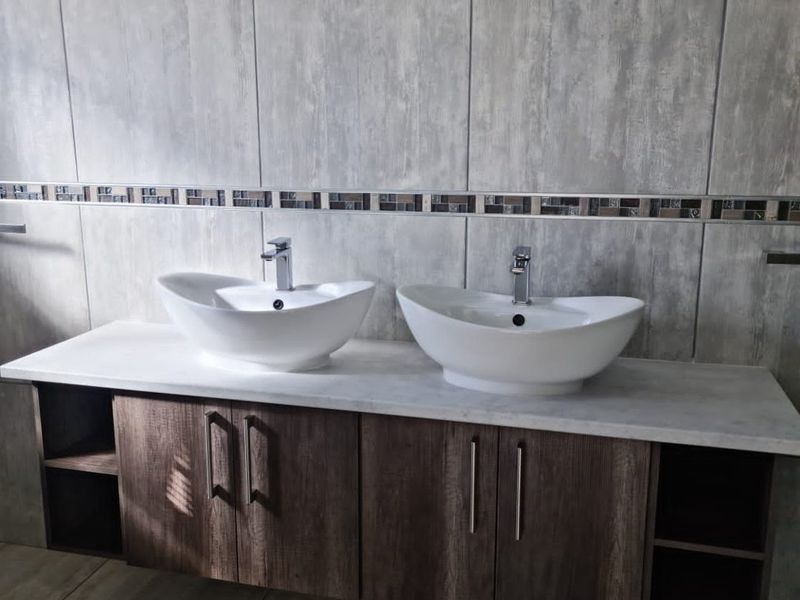 Secure Farm Living Near the Coast | Modern 2-Bedroom Home | Tranquil Lifestyle Close to Gouritsmond - Photo 7