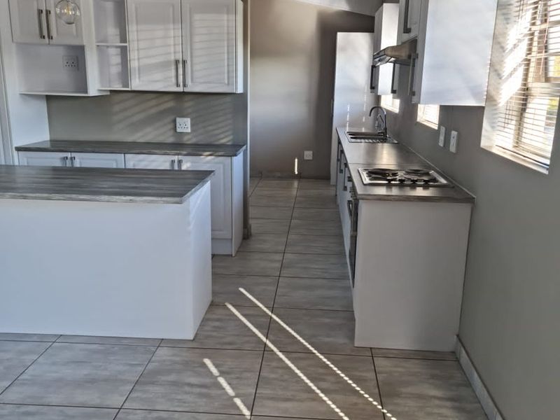 Secure Farm Living Near the Coast | Modern 2-Bedroom Home | Tranquil Lifestyle Close to Gouritsmond - Photo 4