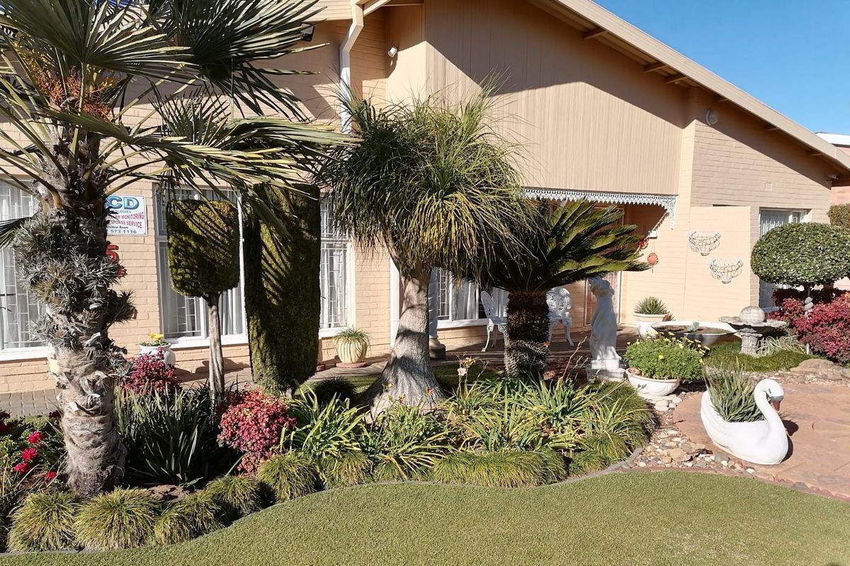 LOVELY HOME! - Photo 2